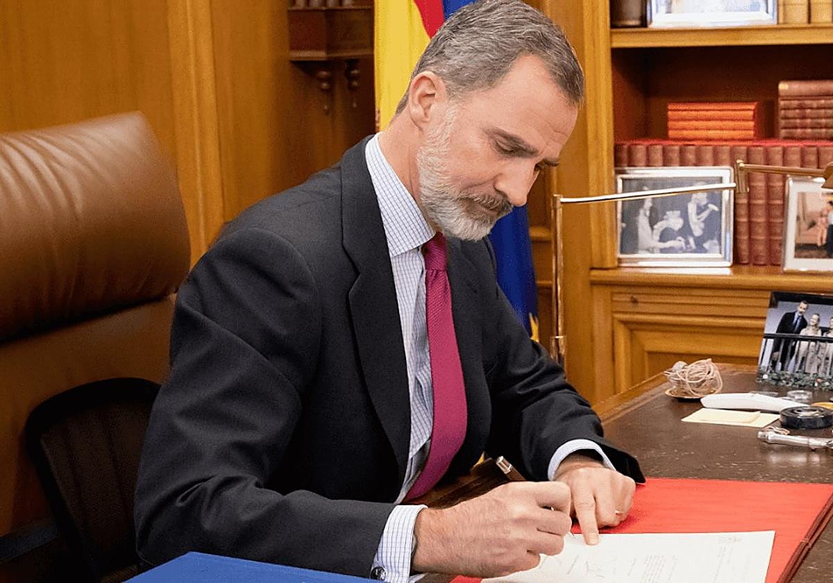 Felipe VI firma la concesión del título de 'Real' a la asociación que guarda a la patrona de Torrevieja.