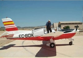 Laureano en una de sus avionetas.