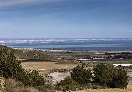 Imagen de archivo de la mancha blanca del Mar Menor vista desde la Sierra Minera.