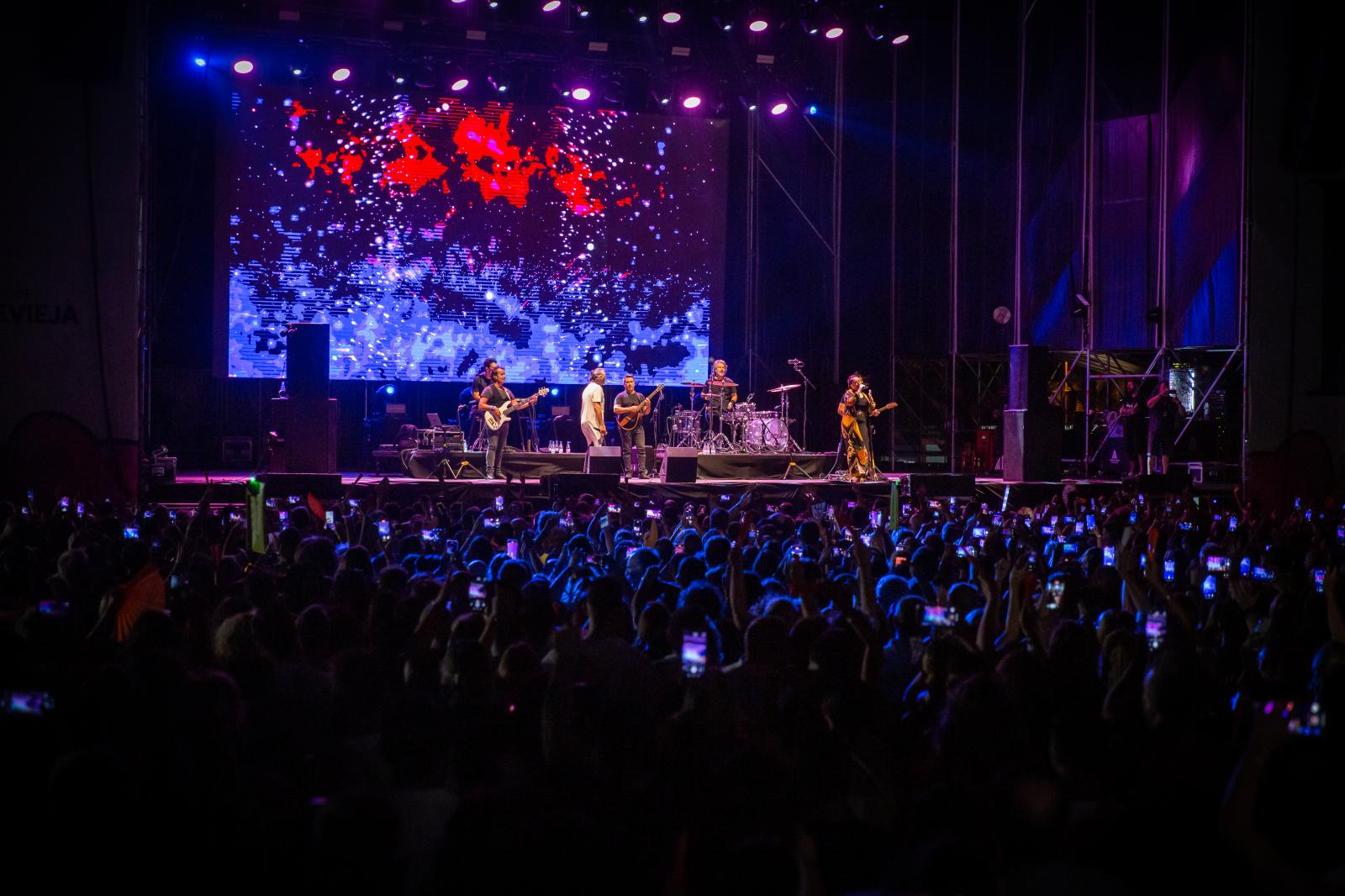 El Brilla Torrevieja pone el parque Antonio Soria a bailar al ritmo de la tecno-rumba