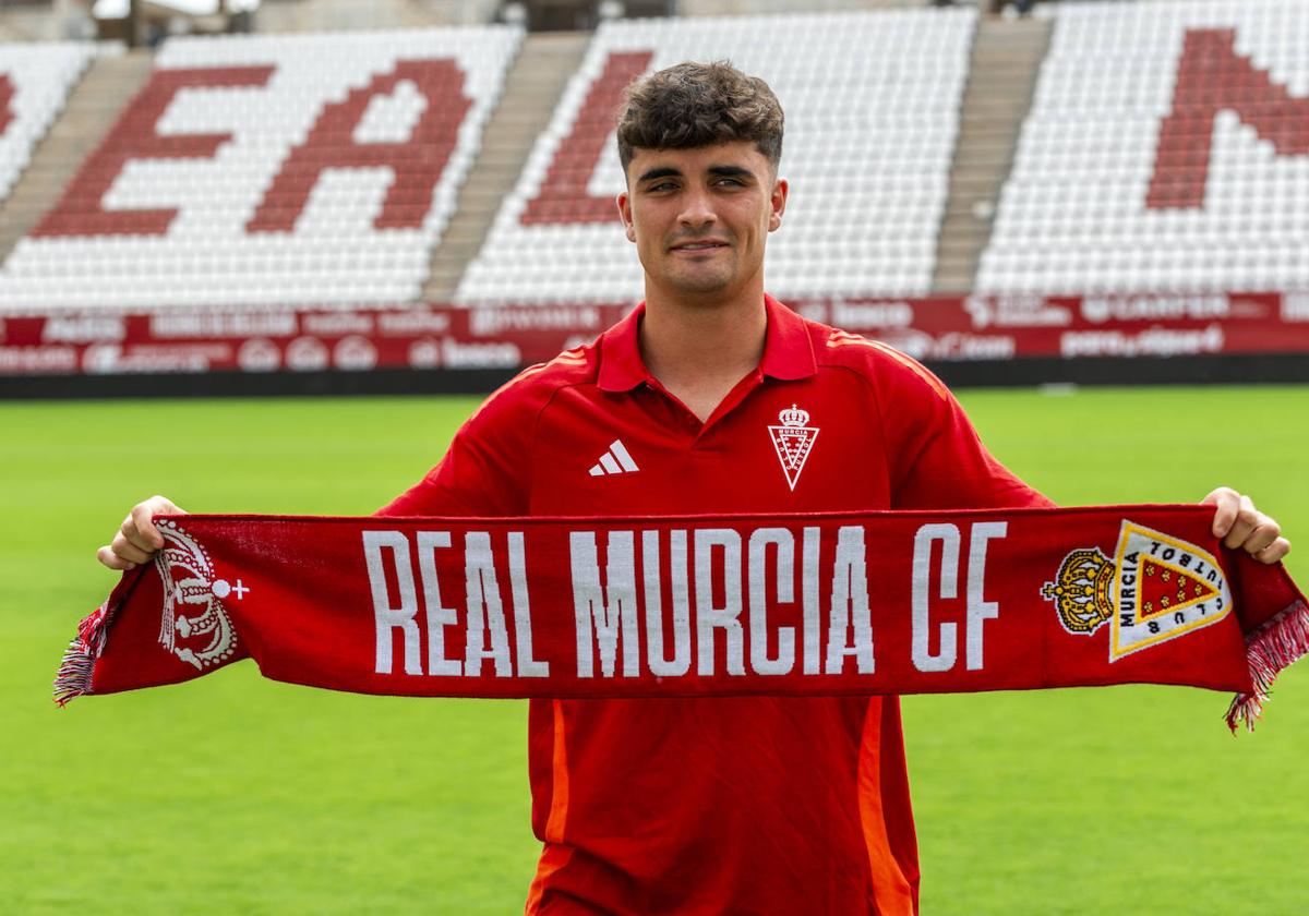 El nuevo fichaje del Real Murcia, Jorge Mier, en imágenes