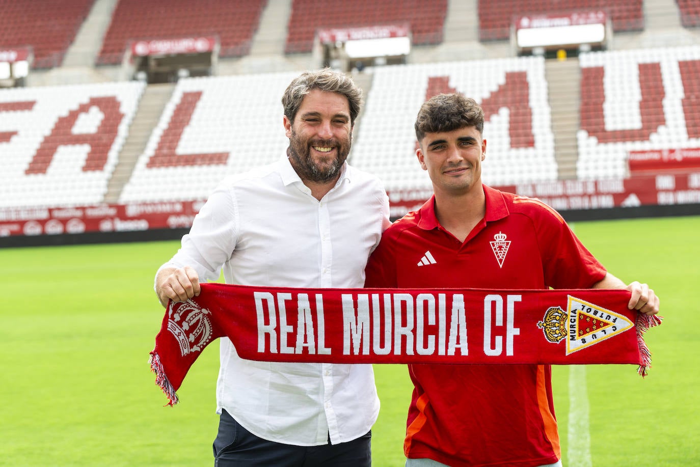 El nuevo fichaje del Real Murcia, Jorge Mier, en imágenes