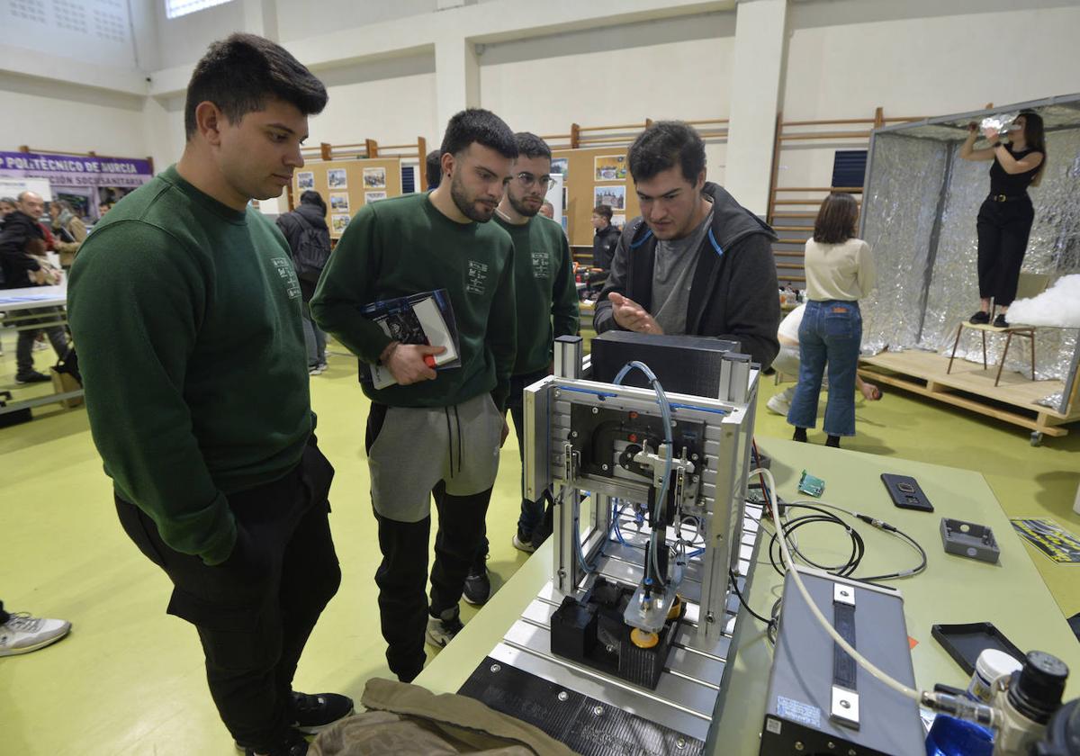 Alumnos de FP en el IES Miguel de Cervantes, en una imagen de archivo.