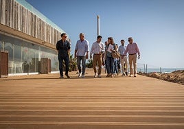 Visita de obra, este martes, en la senda peatonal de La Mata.
