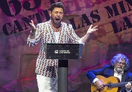 El cantaor Miguel Poveda anoche, durante el pregón de la 63ª edición del Festival Internacional del Cante de las Minas de La Unión.