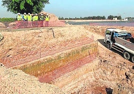 Antiguos movimientos de tierra para el nuevo tanque de tormentas en la estación depuradora de San Javier, en una imagen de archivo.