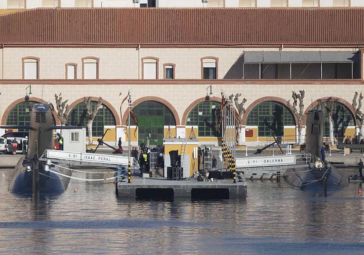 El nuevo 'Isaac Peral' y el viejo 'Galerna', atracados en la Base de Submarinos el pasado noviembre.