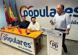 Elías Bendodo, junto a Bernabé, Luengo y Zapata, ayer en La Unión.