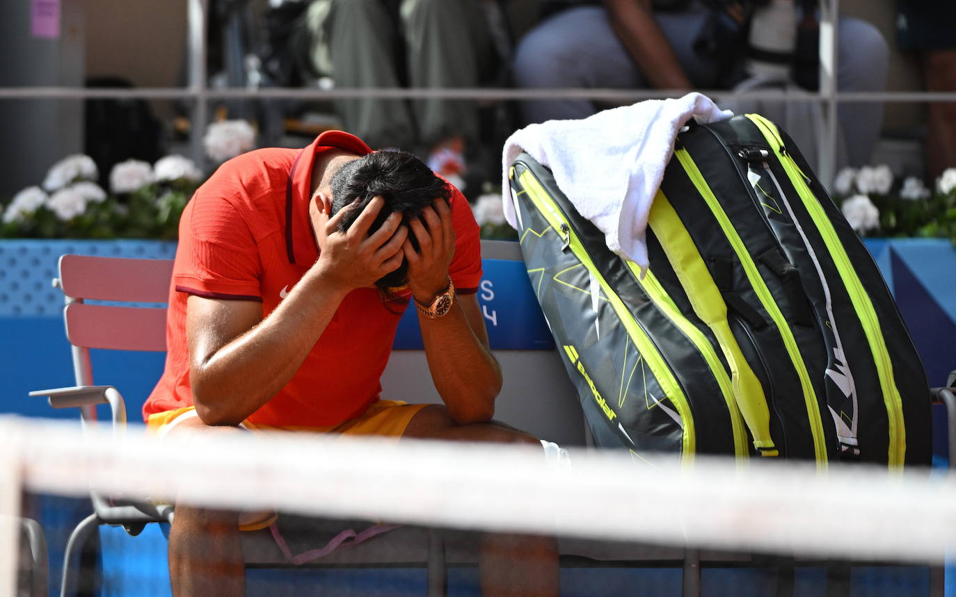 En imágenes, la final de tenis en los Juegos Olímpicos entre Carlos Alcaraz y Novak Djokovic