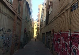 Estrecha. Aspecto actual de la corta y curiosa calle Gran Vía, ubicada en el barrio de El Carmen.