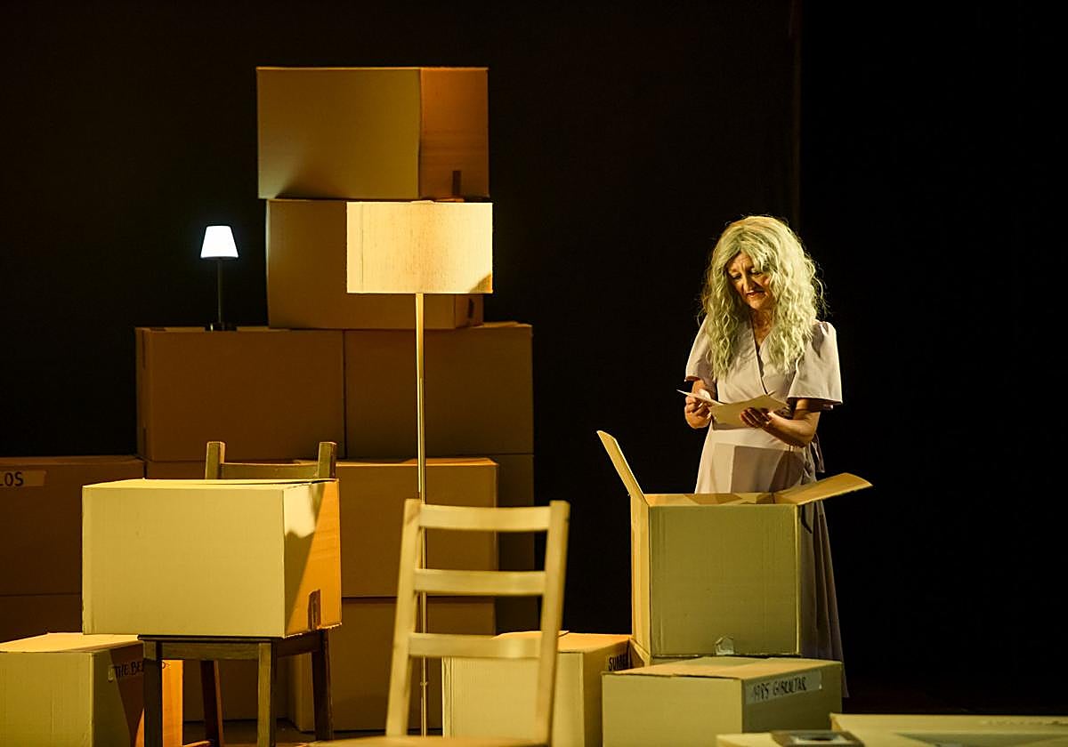 Esperanza Clares en una escena de 'Lo más hermoso todavía', en el Auditorio Parque Almansa de San Javier.