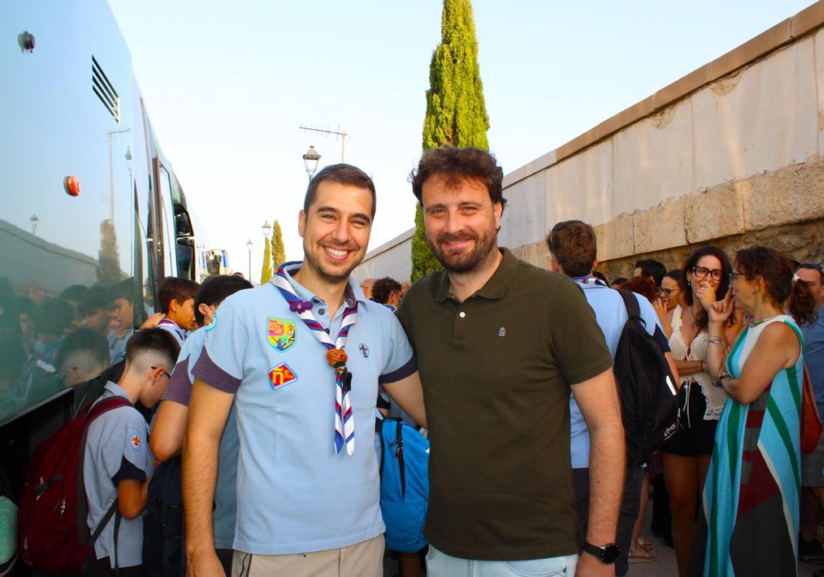 El edil de Juventud, Antonio David Sánchez, despide a los scouts.