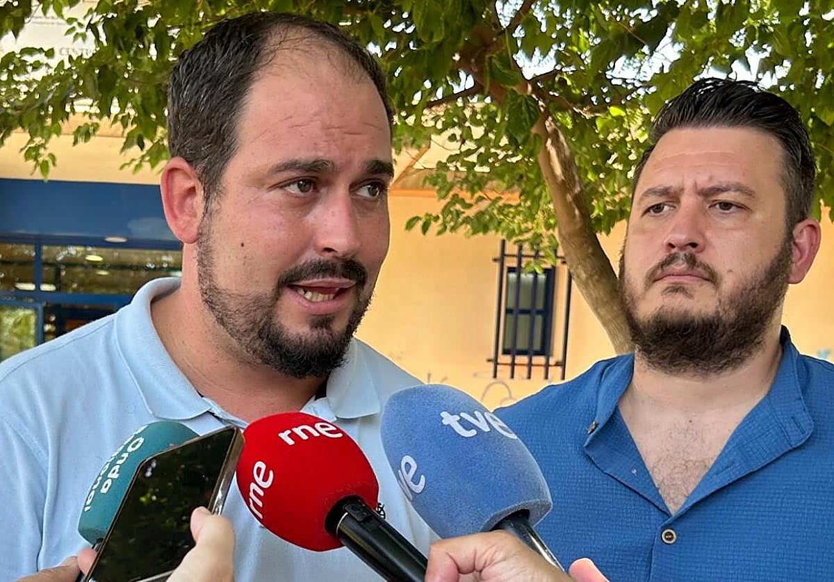 Mario Cervera, alcalde del municipio, y Antonio López Campoy, concejal de Sanidad.