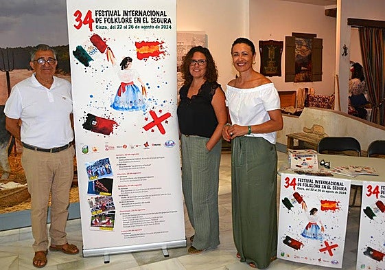 Presentación de la XXXIV edición del Festival de Folclore en el Segura.