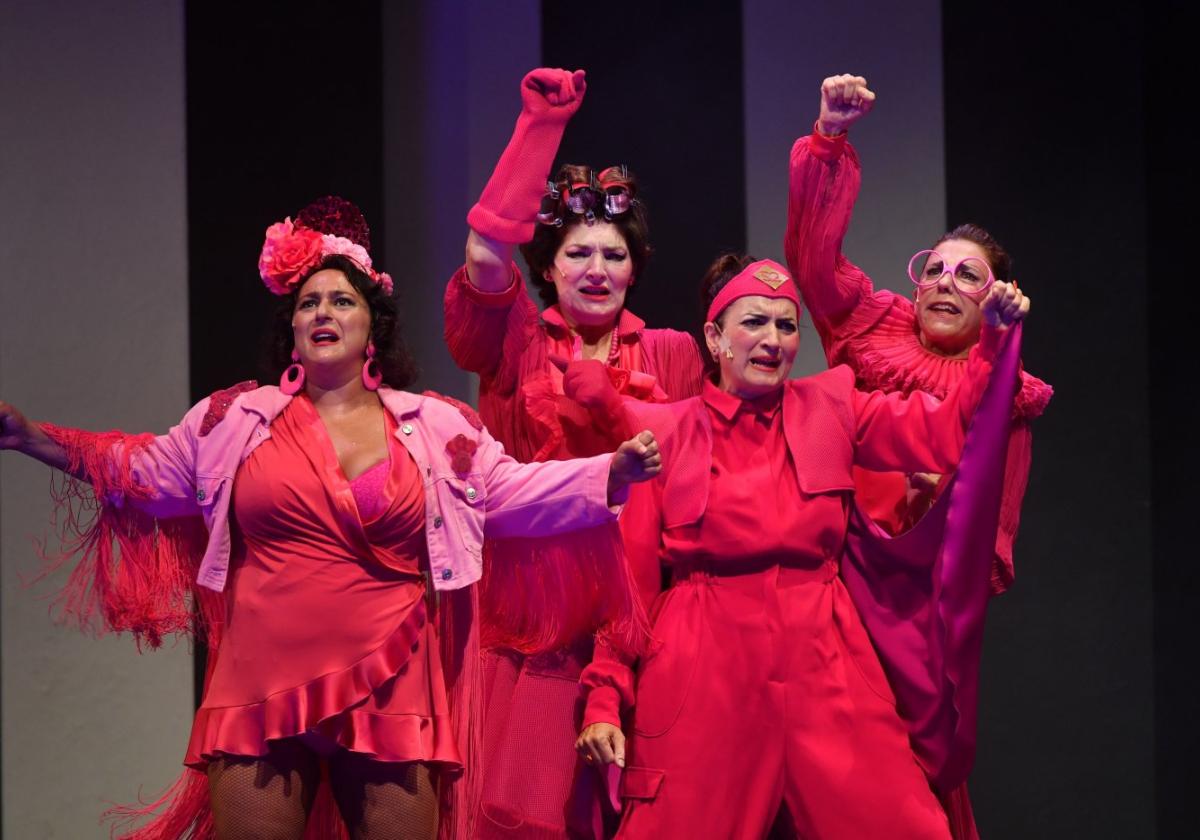 Representación de 'Las asambleístas', anoche en el Auditorio Parque Almansa.