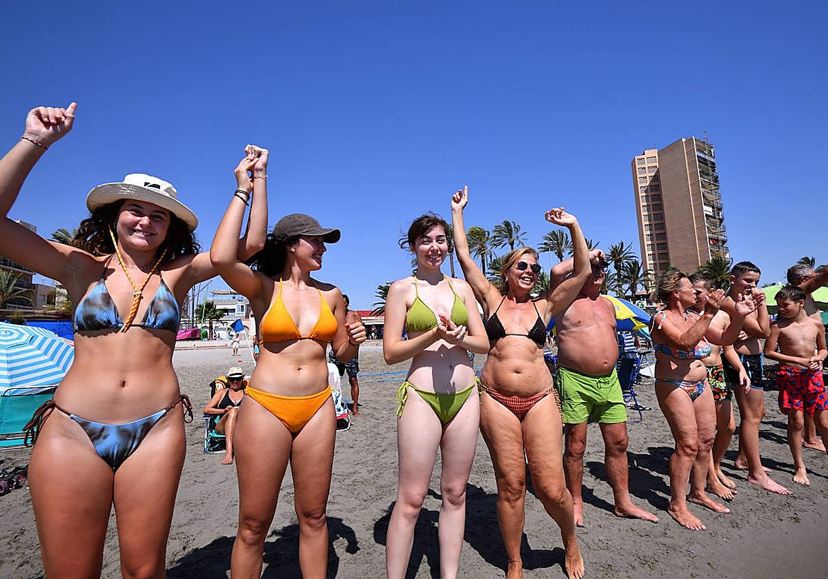 En imágenes, el abrazo al Mar Menor