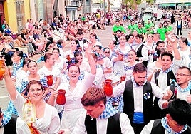 Peñeros y peñeras, ayer, en la Cabalgata Tradicional de Jumilla.