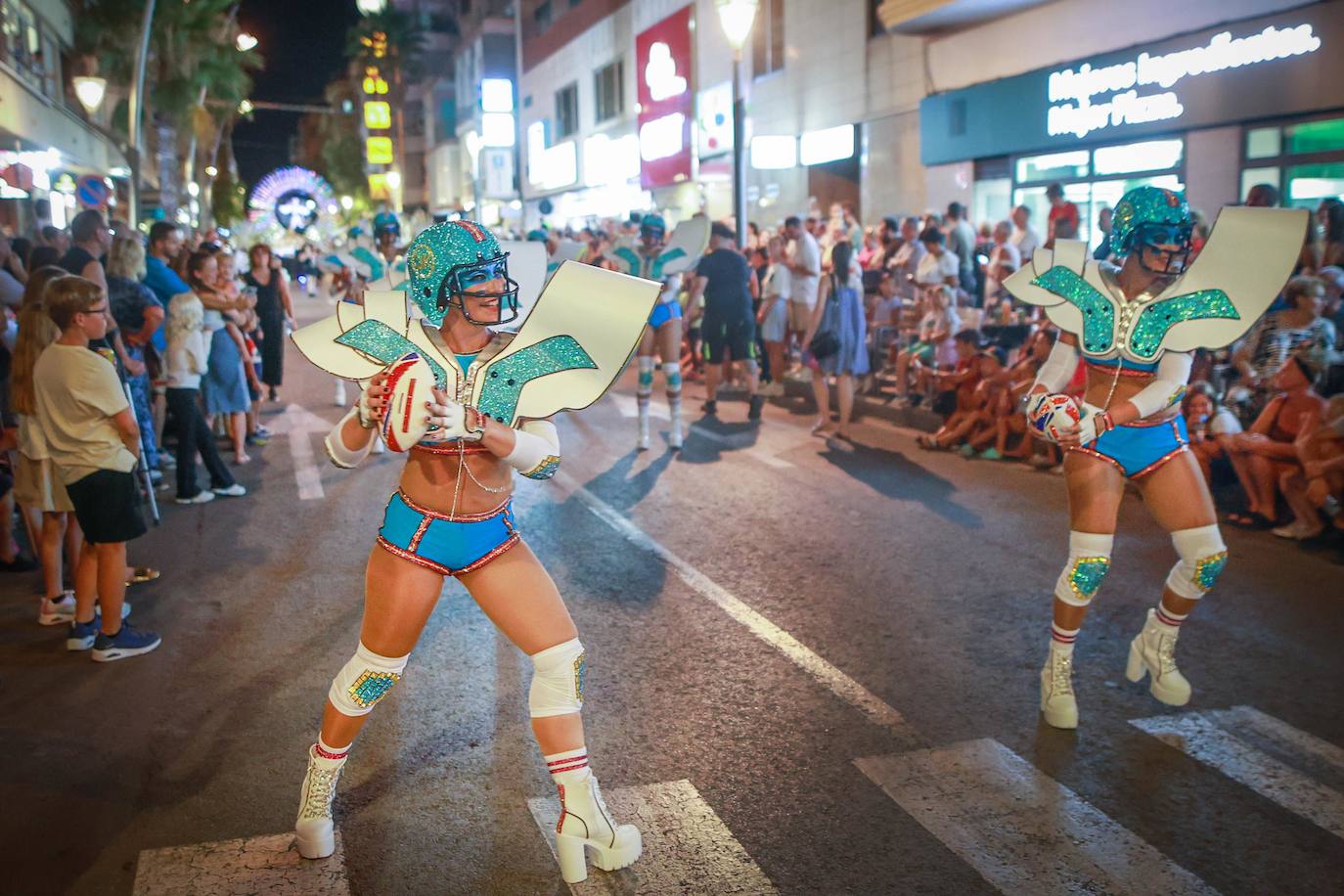 El desfile del Carnaval de Torrevieja, en imágenes