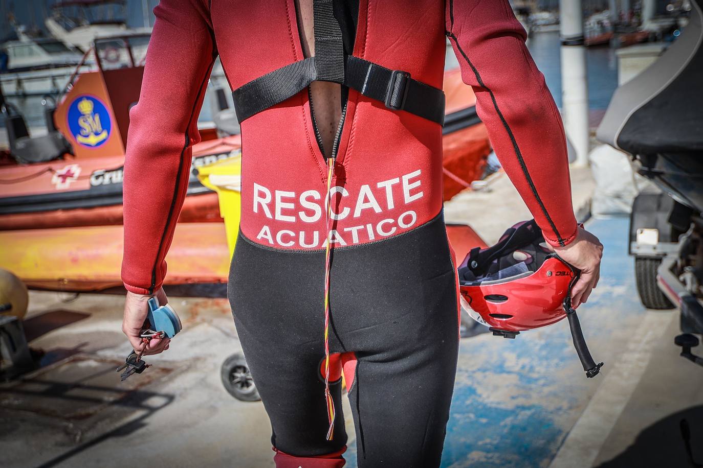 Un día con el equipo de Salvamento Marítimo de Cruz Roja de Torrevieja, en imágenes