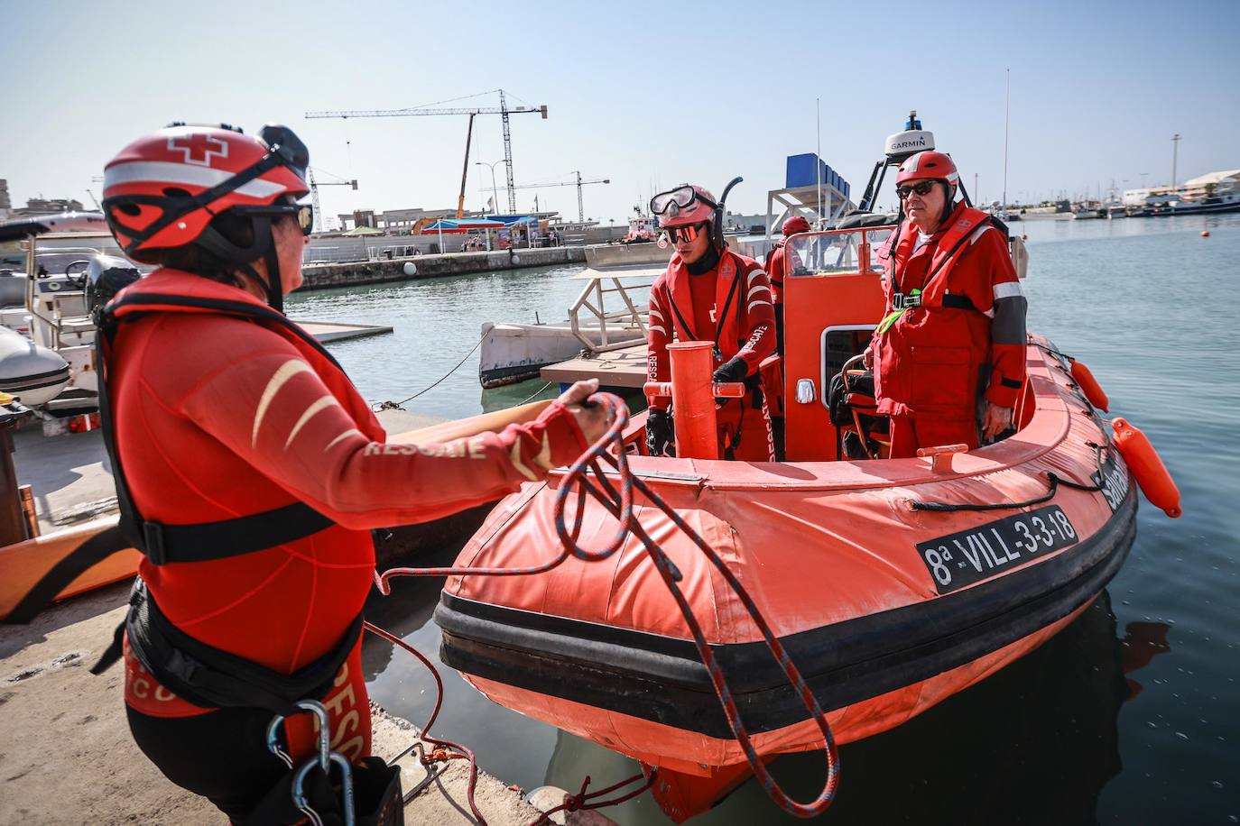 Un día con el equipo de Salvamento Marítimo de Cruz Roja de Torrevieja, en imágenes