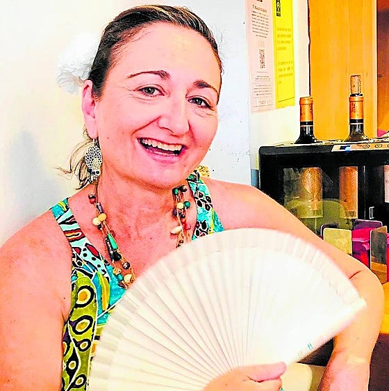 Dolores Galindo disfrutando en la playa de Aguadulce, en Almería.