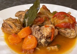 Pollo a la huertana.