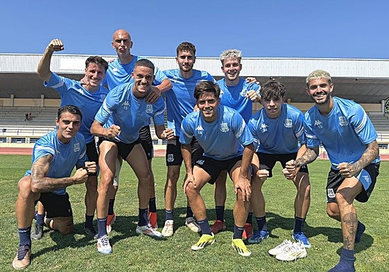 Varios jugadores del Alcorcón, tras un entrenamiento.