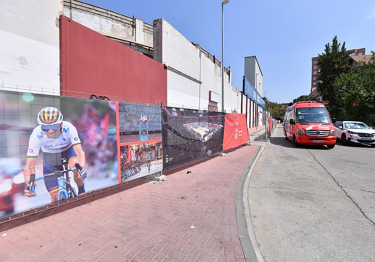 Imagen del vallado colocado junto al muro sur del estadio de La Condomina.