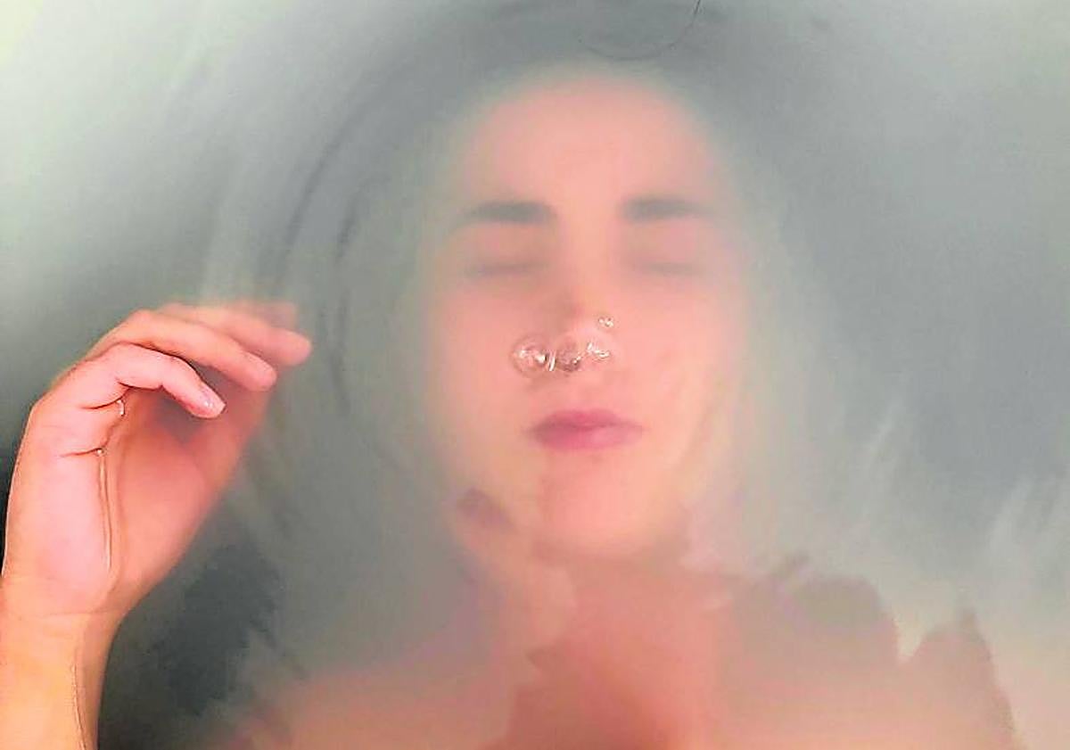 Imagen principal - 'Apnea', de Alba Minet Navarro; 'La sencillez en lo ordinario', de Irene Amorós Turpín, y 'Ambivalencia y culpa', de Sara Isabel Sierra Escalante. 