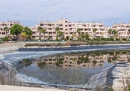 Imagen del lago decorativo de La Isla, en Condado de Alhama.