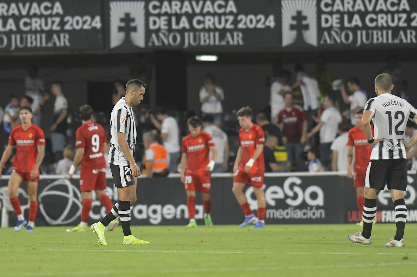 La derrota del Cartagena ante el Zaragoza, en imágenes