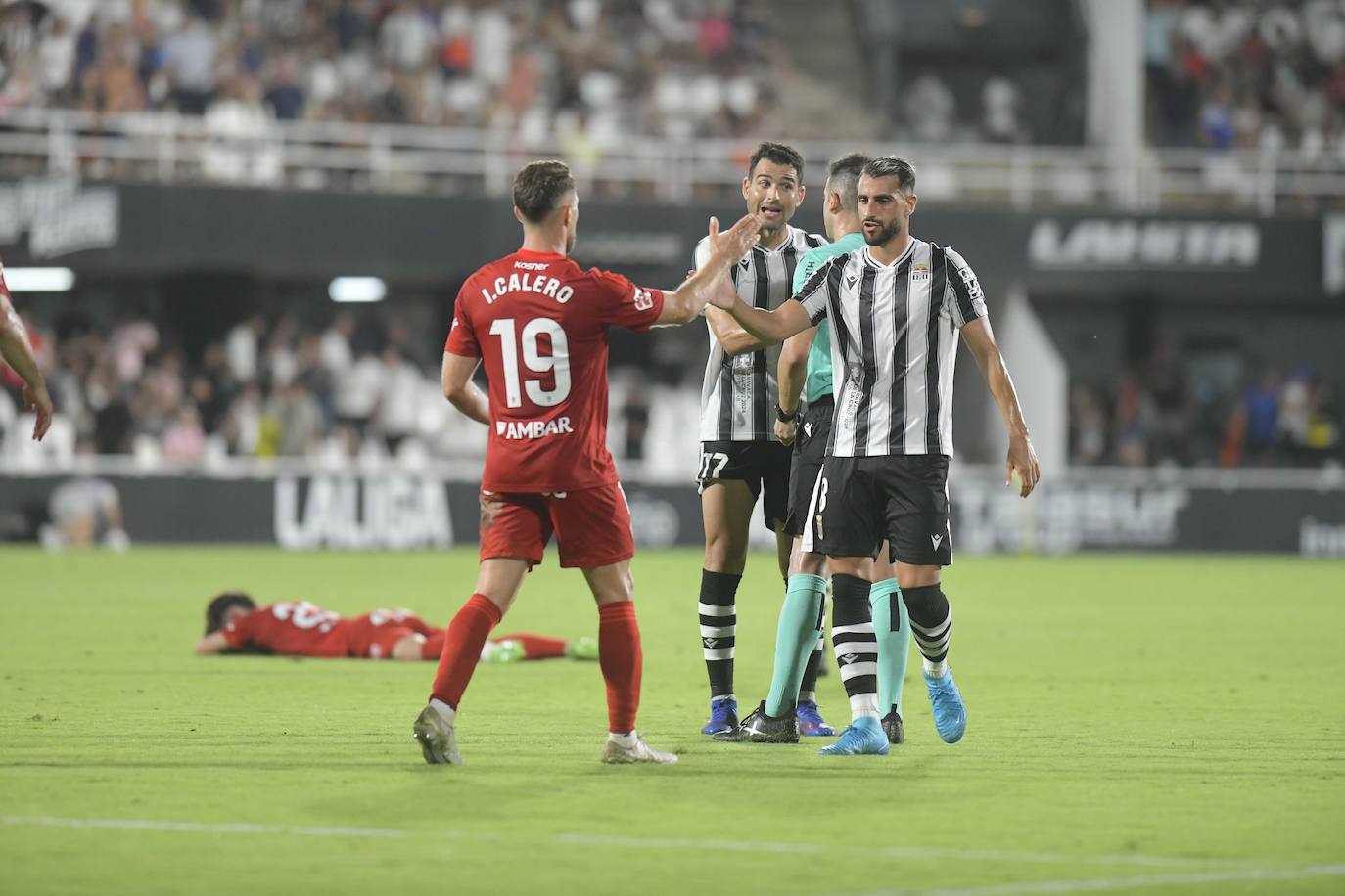 La derrota del Cartagena ante el Zaragoza, en imágenes