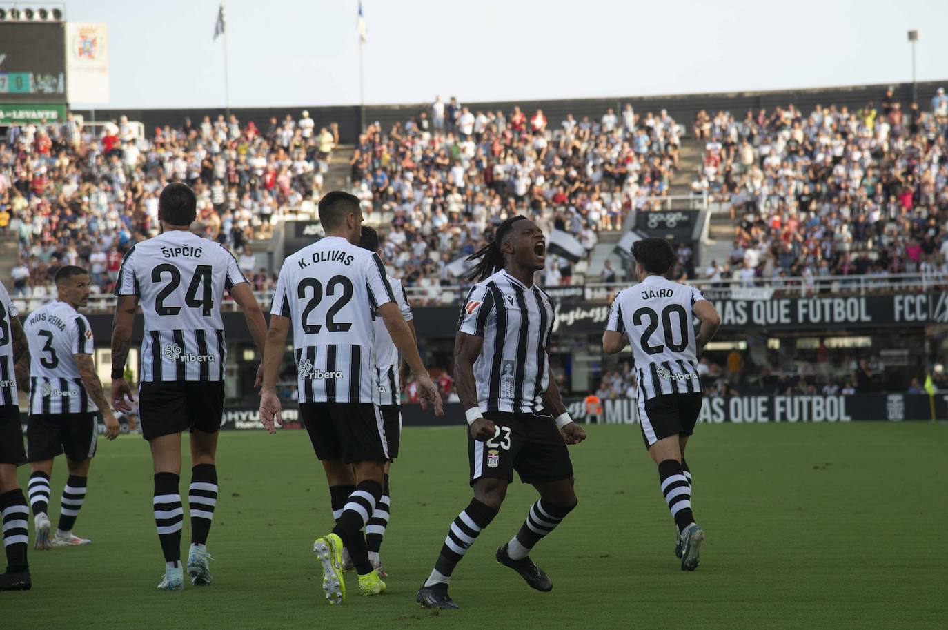 La derrota del Cartagena ante el Zaragoza, en imágenes