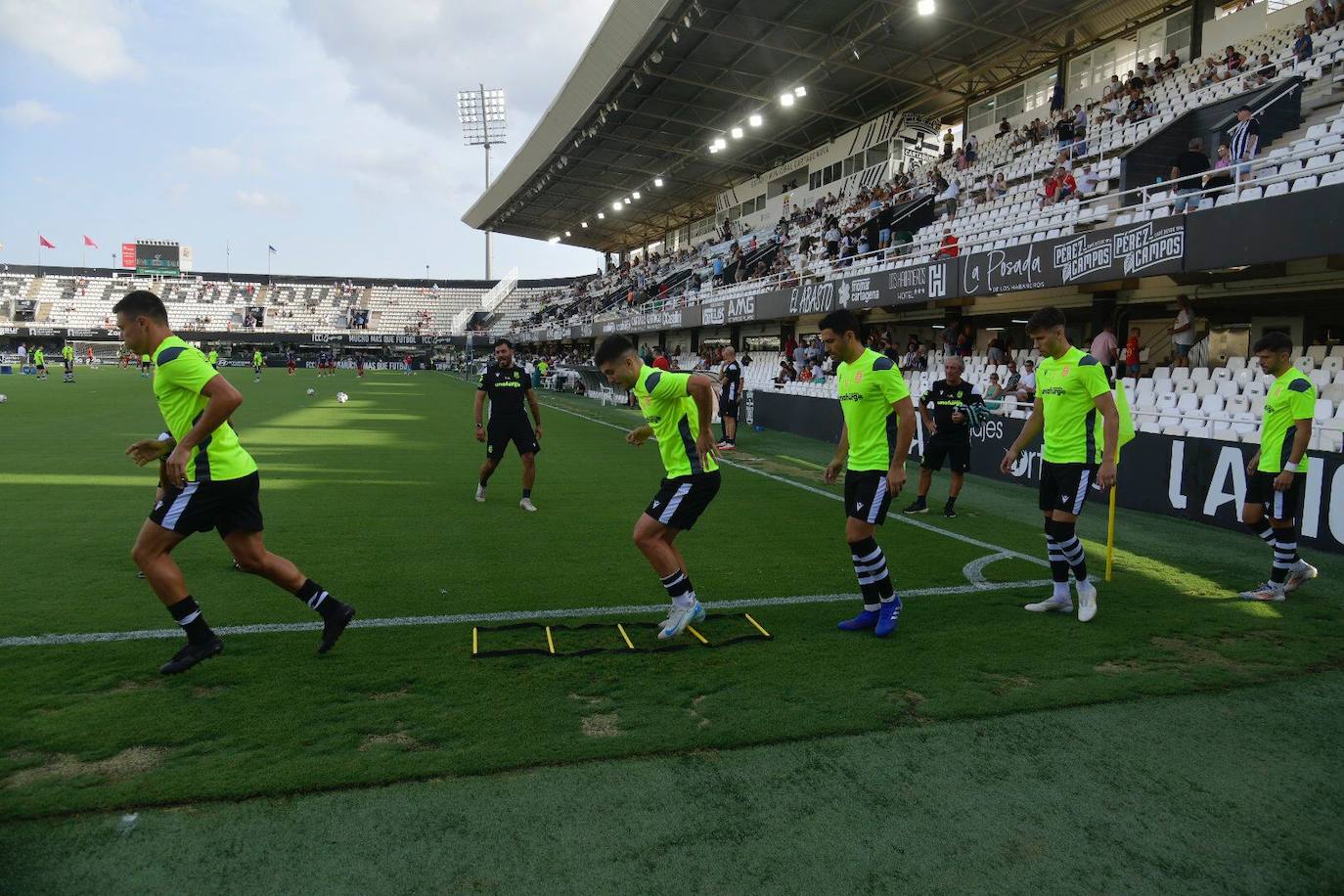 La derrota del Cartagena ante el Zaragoza, en imágenes