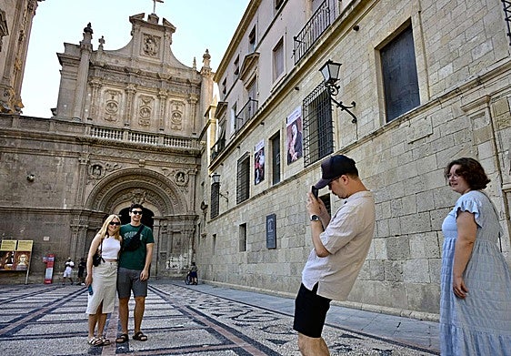 Turistas por el centro de Murcia, en una imagen de archivo.