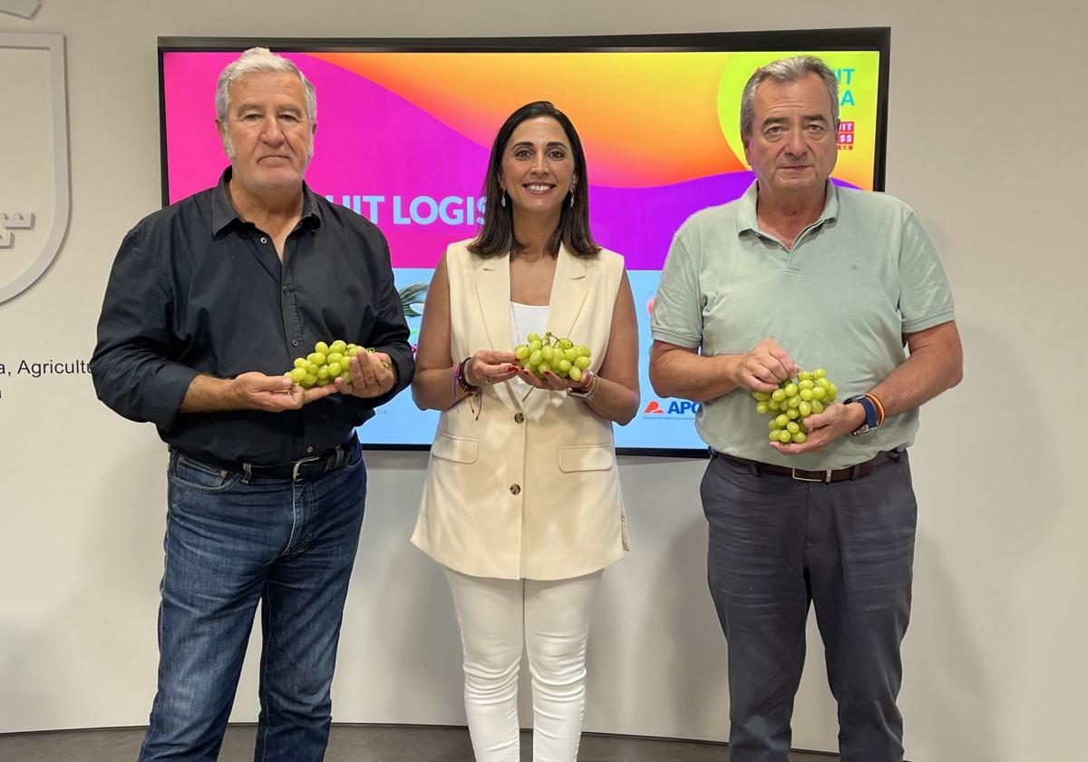 Presentación de la participación de la Comunidad en la feria Asia Fruit Logística, con la consejera Sara Rubira en el centro.