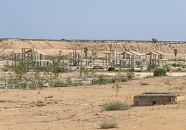 Estado actual de las edificaciones en la urbanización El Escobar, en la pedanía de Jerónimo y Avileses.
