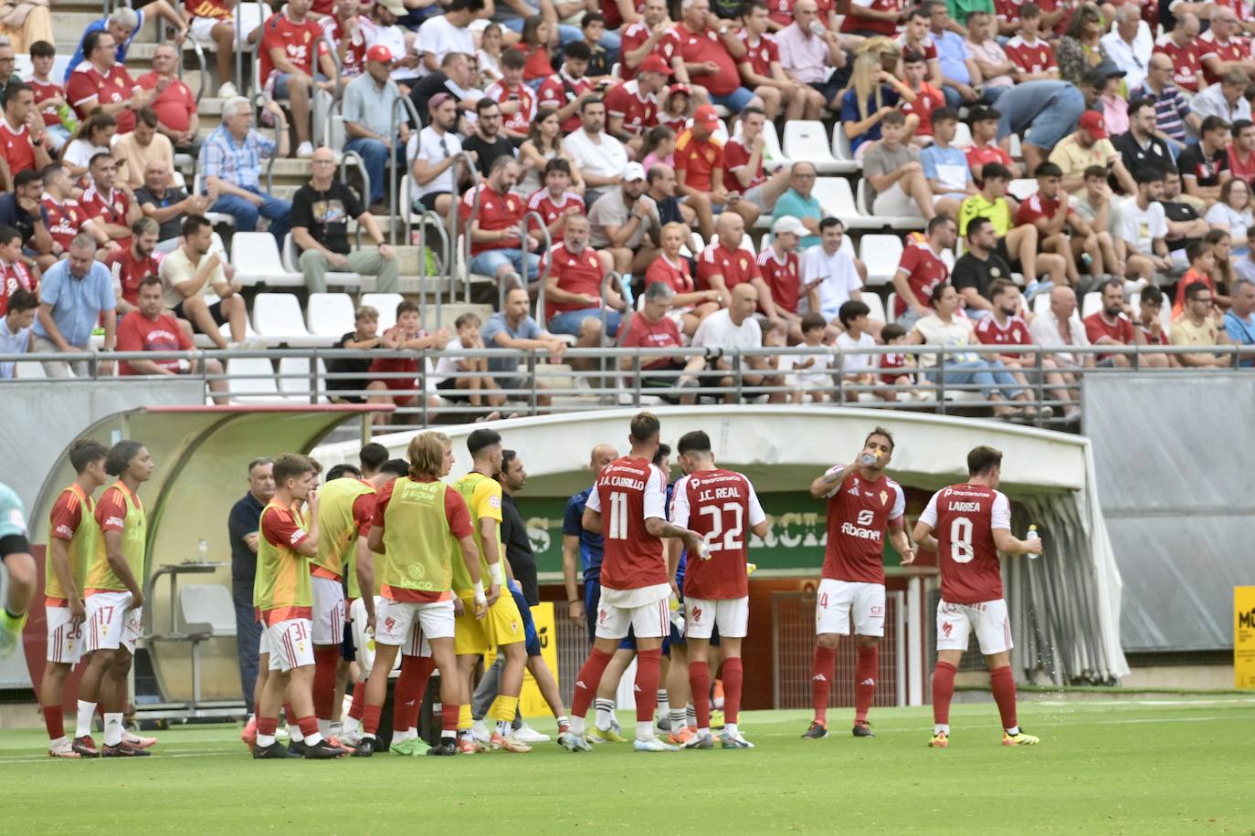 La derrota del Real Murcia frente al Yeclano ante su afición, en imágenes