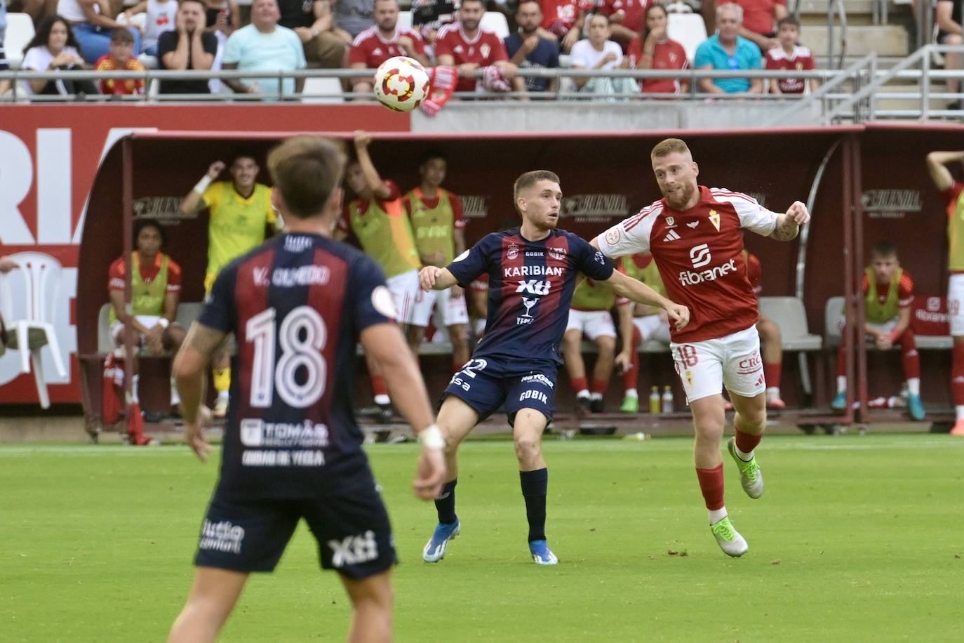 La derrota del Real Murcia frente al Yeclano ante su afición, en imágenes