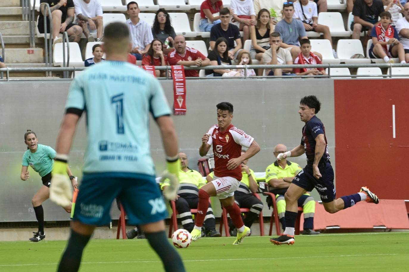 La derrota del Real Murcia frente al Yeclano ante su afición, en imágenes