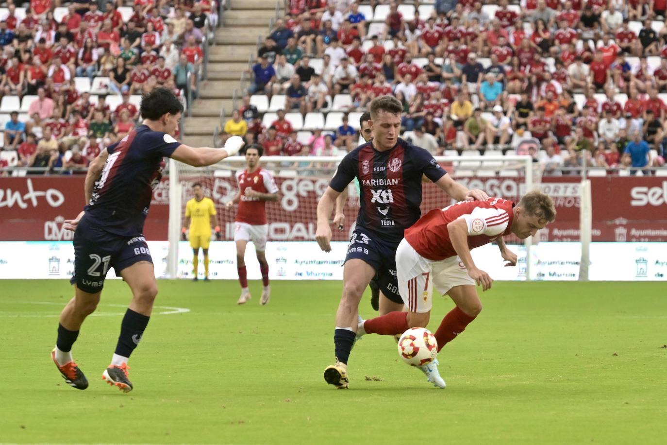 La derrota del Real Murcia frente al Yeclano ante su afición, en imágenes