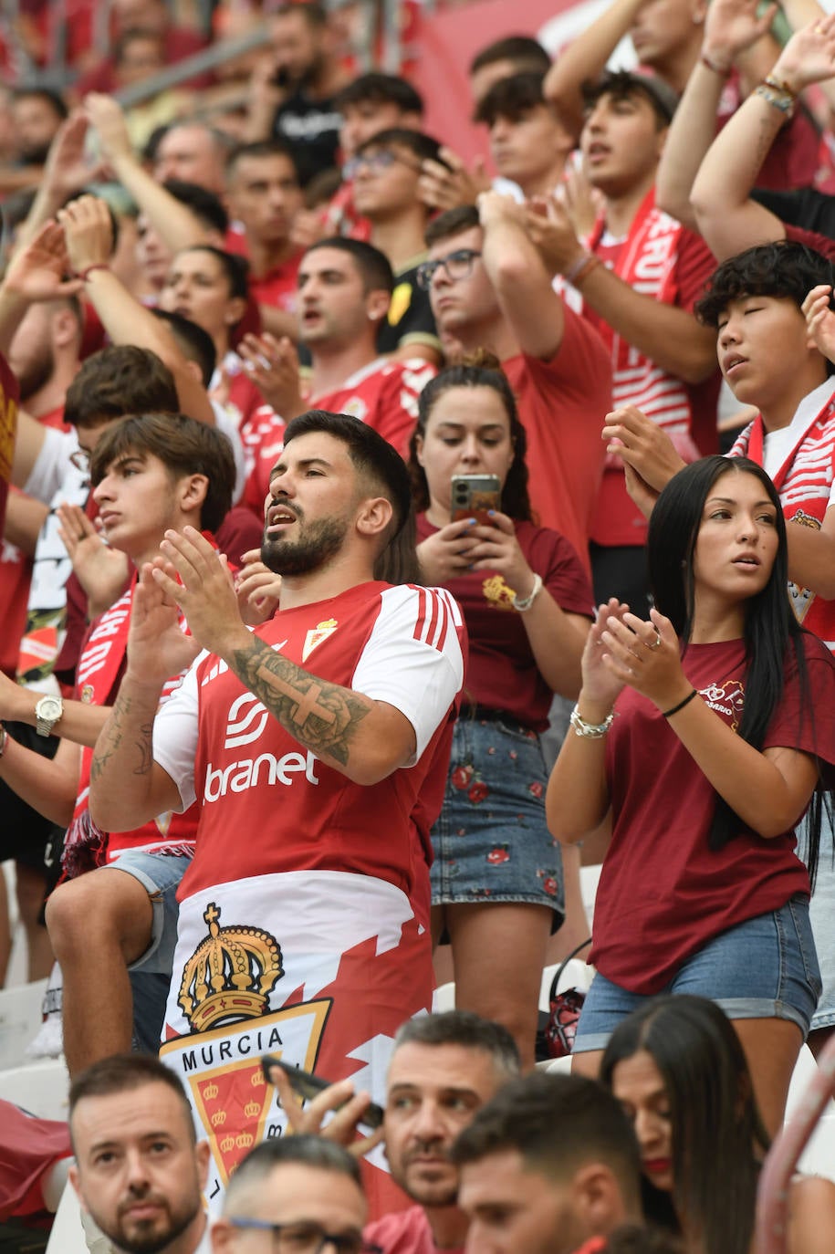 La derrota del Real Murcia frente al Yeclano ante su afición, en imágenes