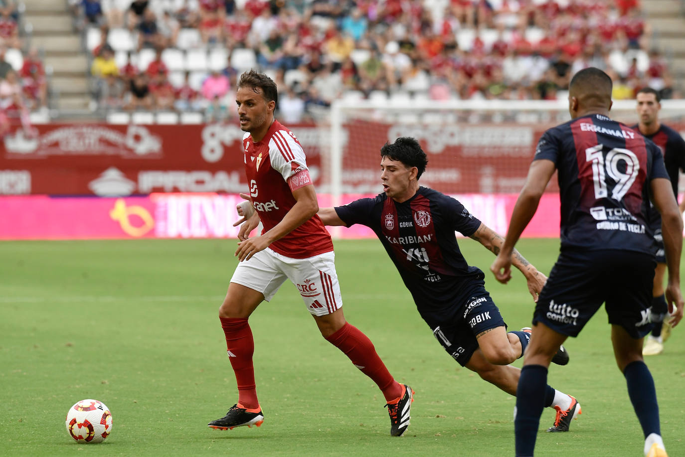 La derrota del Real Murcia frente al Yeclano ante su afición, en imágenes