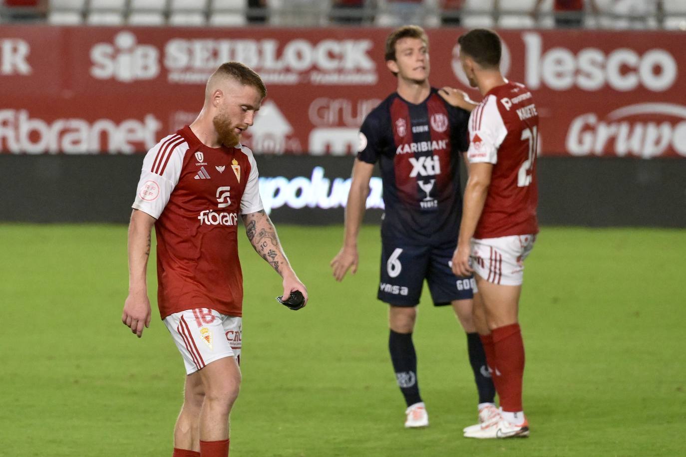 La derrota del Real Murcia frente al Yeclano ante su afición, en imágenes