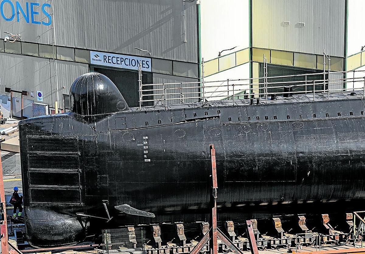 El submarino 'Tonina', en el carenero de Navantia.