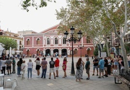 Colas, este lunes, en Lorca para comprar las entradas para la corrida de toros de la feria.