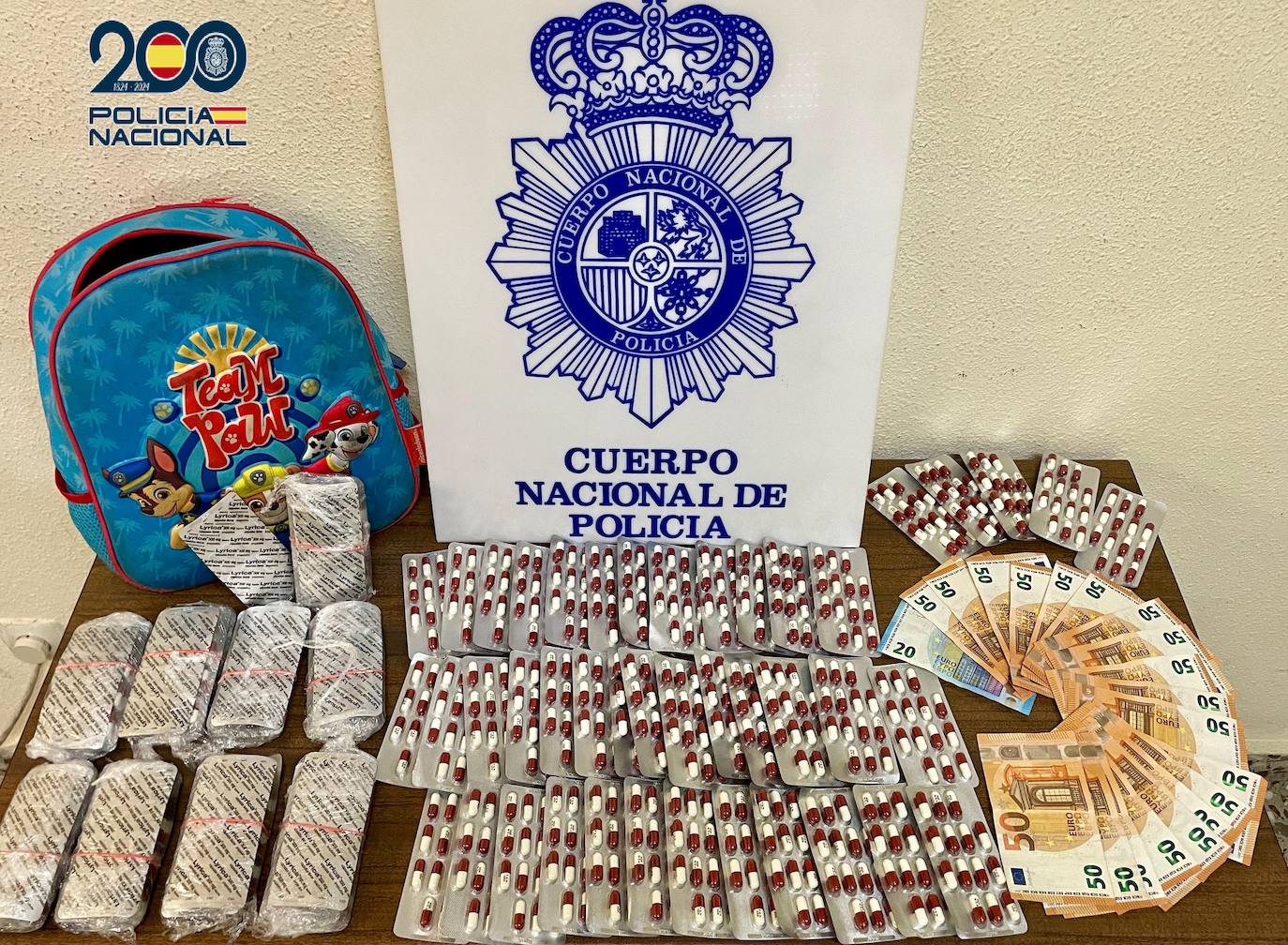 La mochila incautada con más de un millar de pastillas.