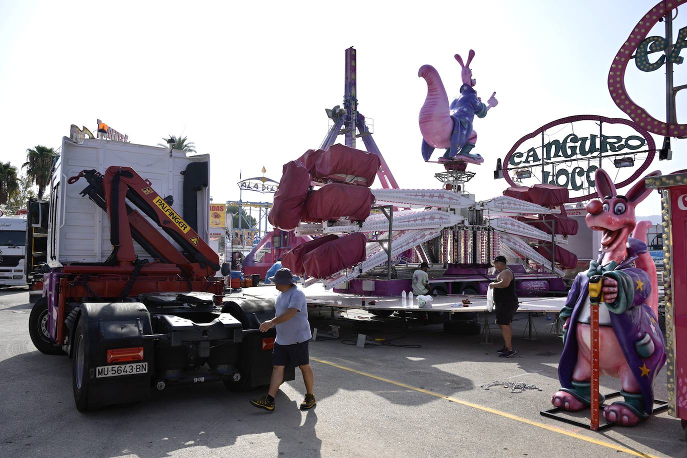 La instalación de las atracciones de la Feria de Septiembre de Murcia, en imágenes