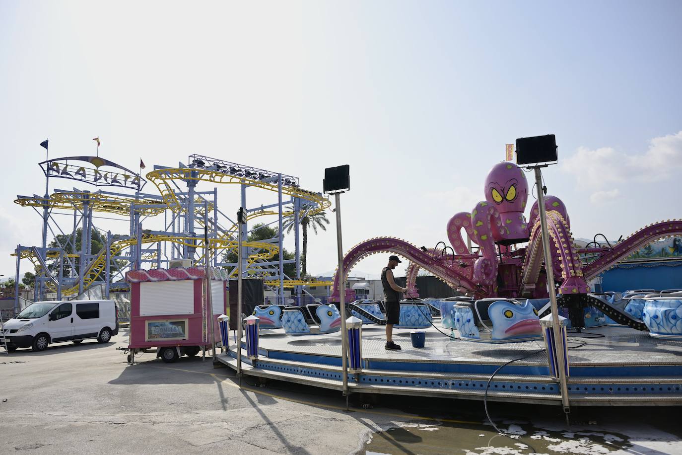 La instalación de las atracciones de la Feria de Septiembre de Murcia, en imágenes