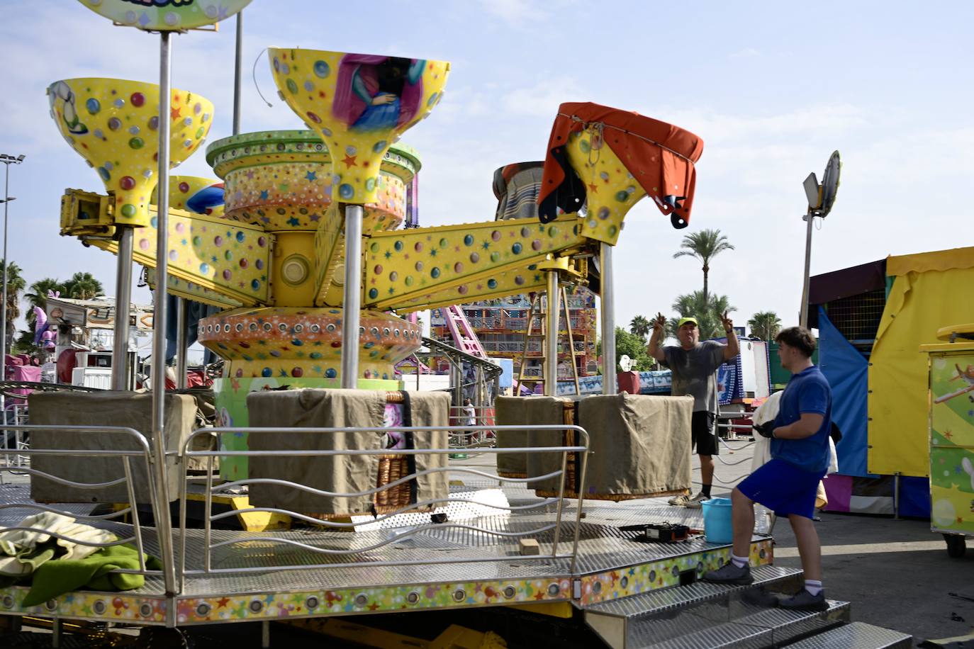 La instalación de las atracciones de la Feria de Septiembre de Murcia, en imágenes